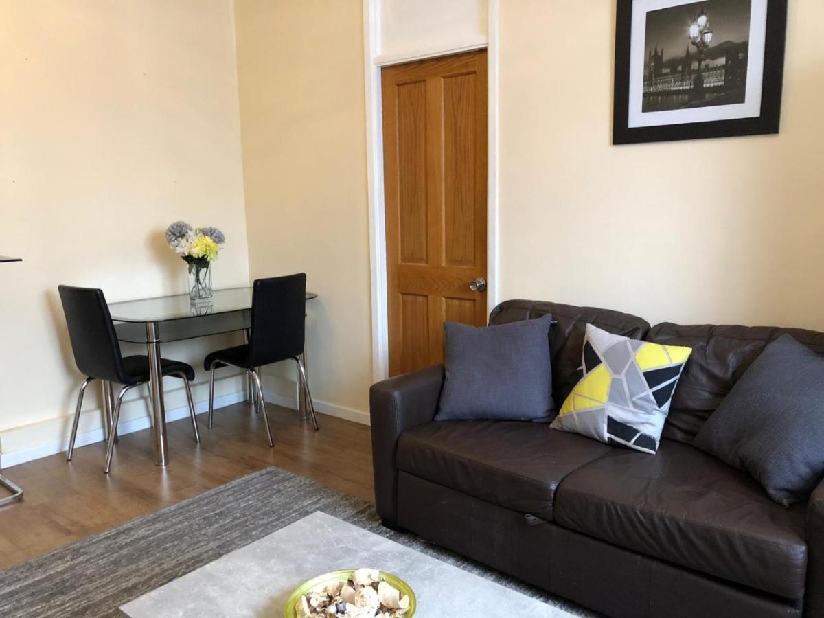 Entire Flat Very Comfortable 1 Bedroom London Exterior photo