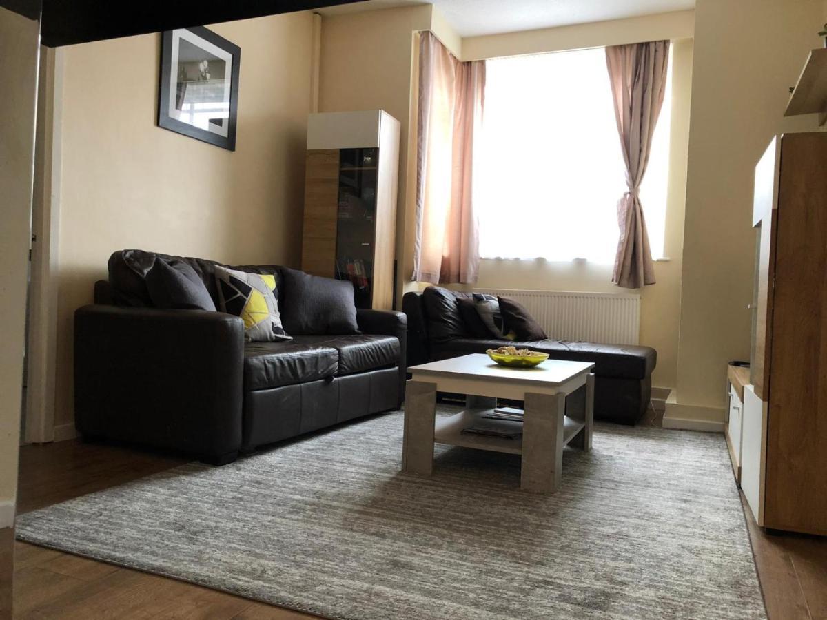 Entire Flat Very Comfortable 1 Bedroom London Exterior photo