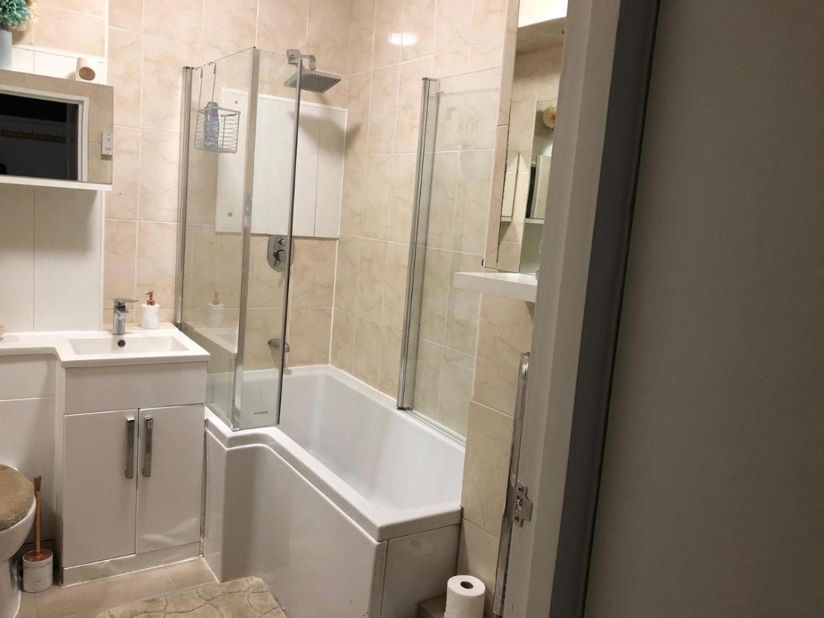 Entire Flat Very Comfortable 1 Bedroom London Exterior photo